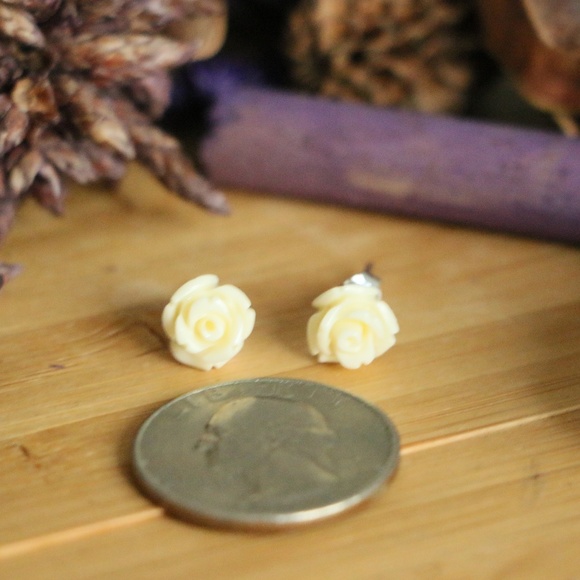 925 Sterling silver flower 8mm earrings - Picture 5 of 8